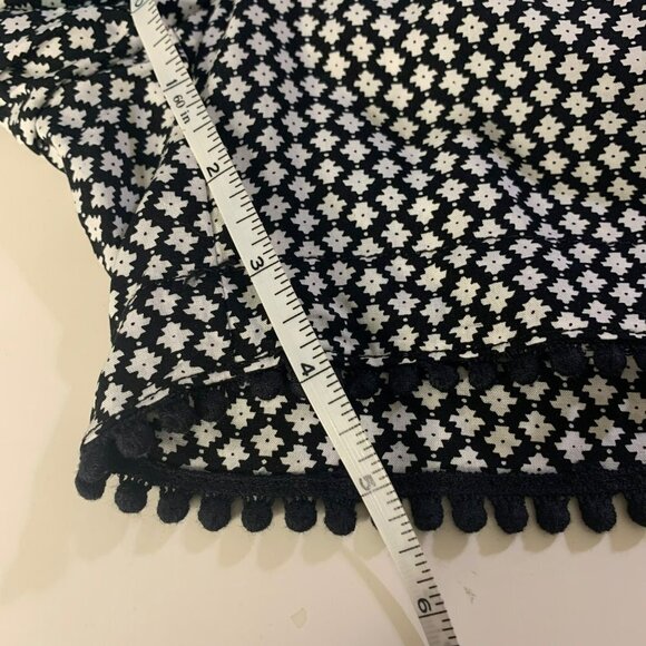 a.n.a. Black & White Geometric Flower Print New - Picture 7 of 8